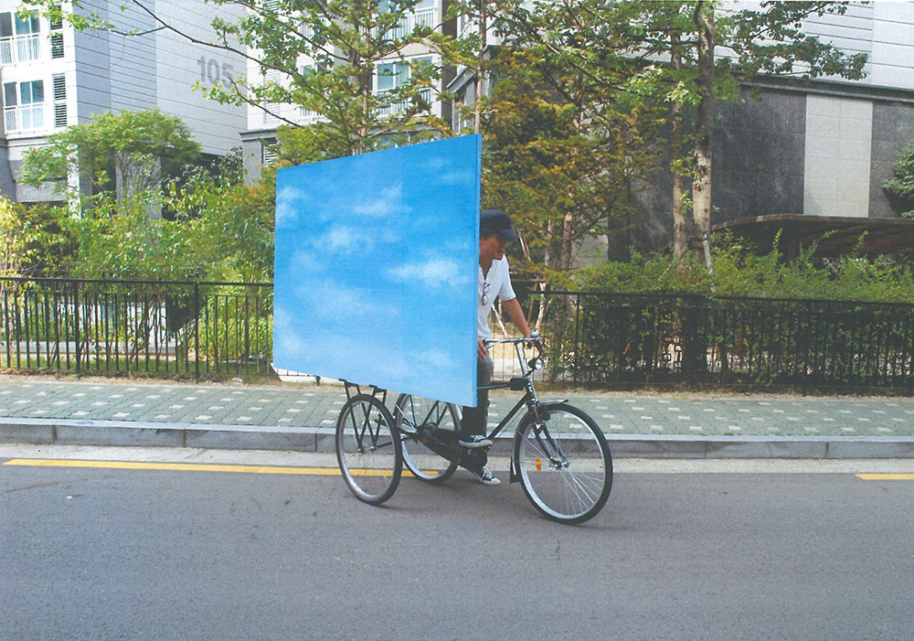 Kyuchul Ahn, Sky Bicycle, 2011, Installation with single channel video, 6min 35sec